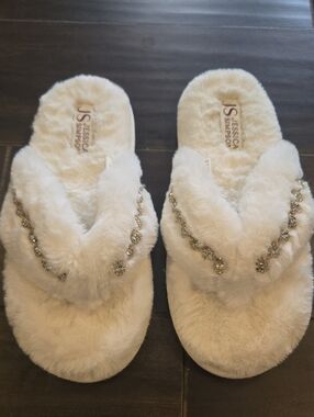 Jessica Simpson Cream Furry Rhinestone Thong Slippers Sz M 7-8
